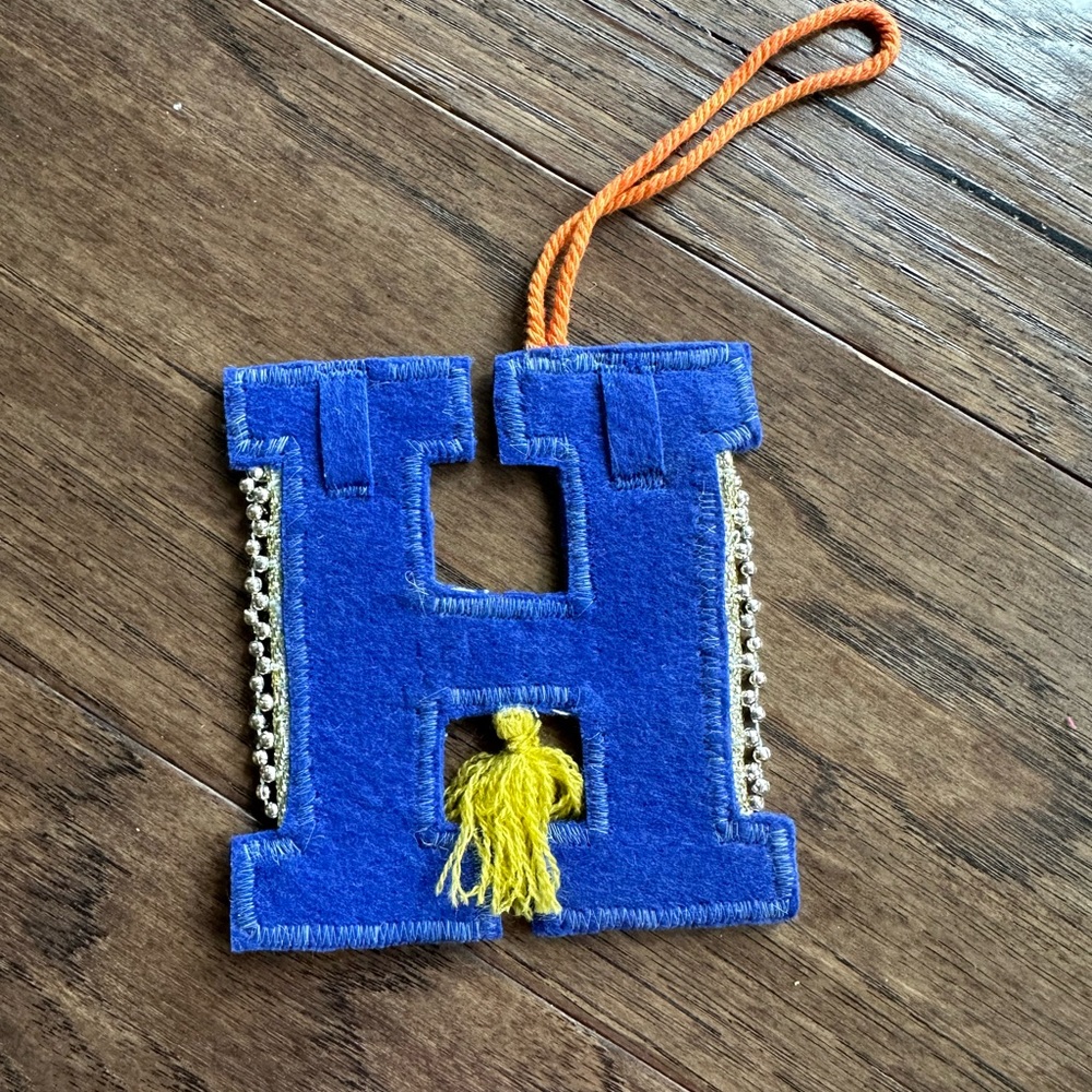 Only 2 left!! Felt Letter H Ornament /Present Topper - Picture 2 of 4